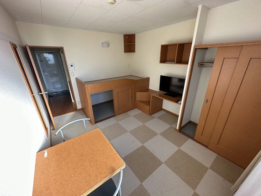 絨毯の柄は無地の場合もございます