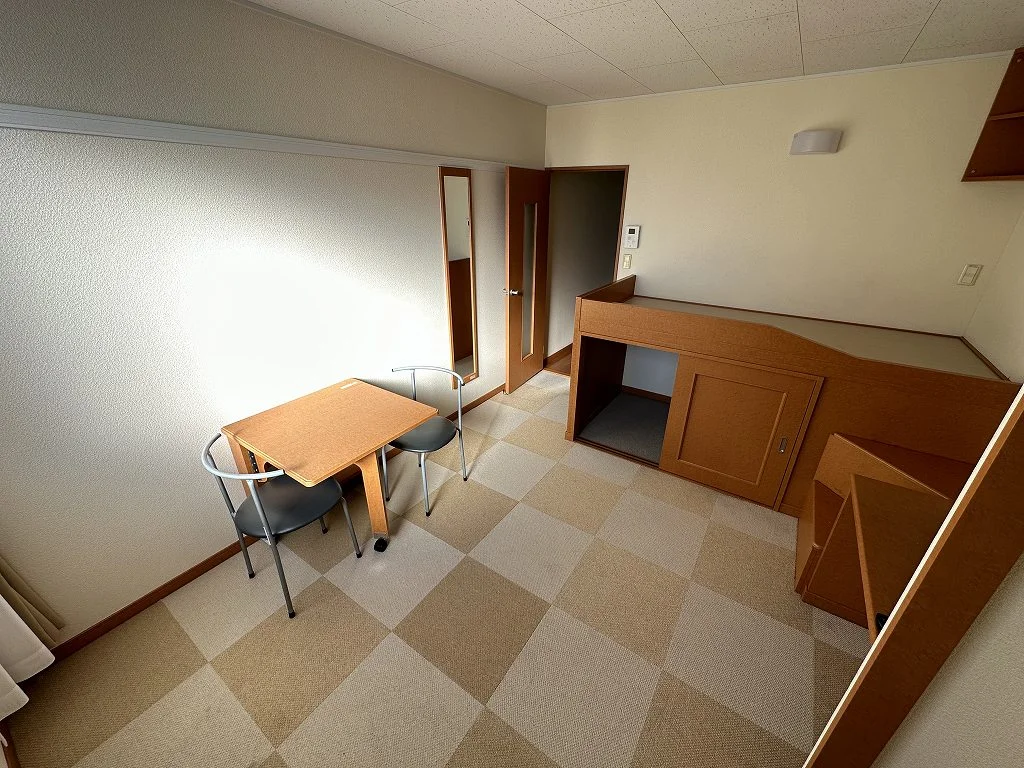 絨毯の柄は無地の場合もございます