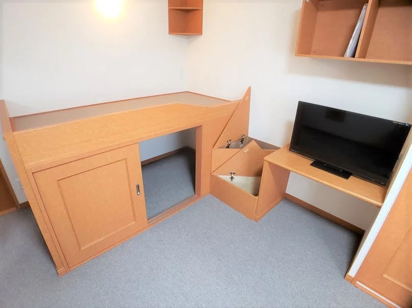 備付ベット完備　大型収納付き