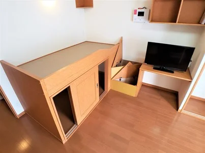 備付ベット完備　大型収納付き