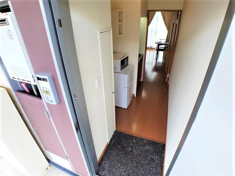 玄関横にシューズボックスついてます