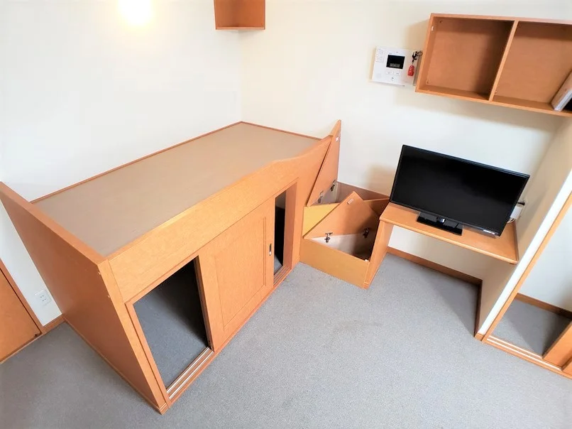 備付ベット完備　大型収納付き