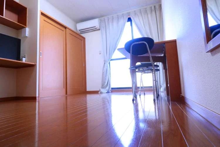 2階は絨毯張りとなっております