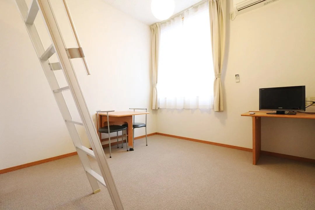 反転写真。カーテン、照明付きなので入居時の手間が省けます！