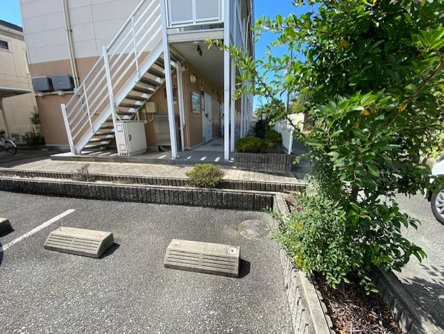 駐車場の空きは店舗へお問合せ下さい。