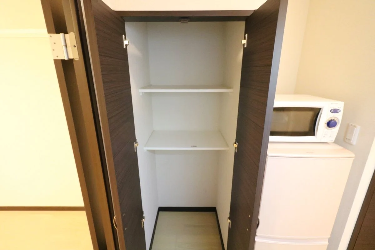キッチン背面に大型収納スペース有※号室により異なる