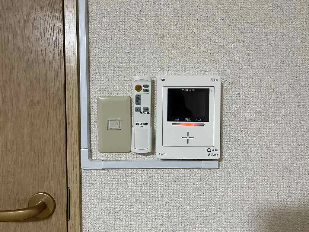 ※同タイプ部屋の写真となります（TVモニター付インターホン）