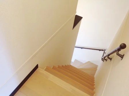 室内の階段をのぼって２階がお部屋です。