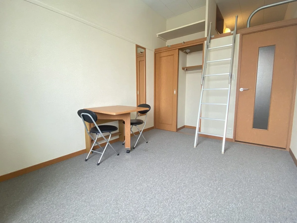 お部屋によって絨毯の種類が異なります