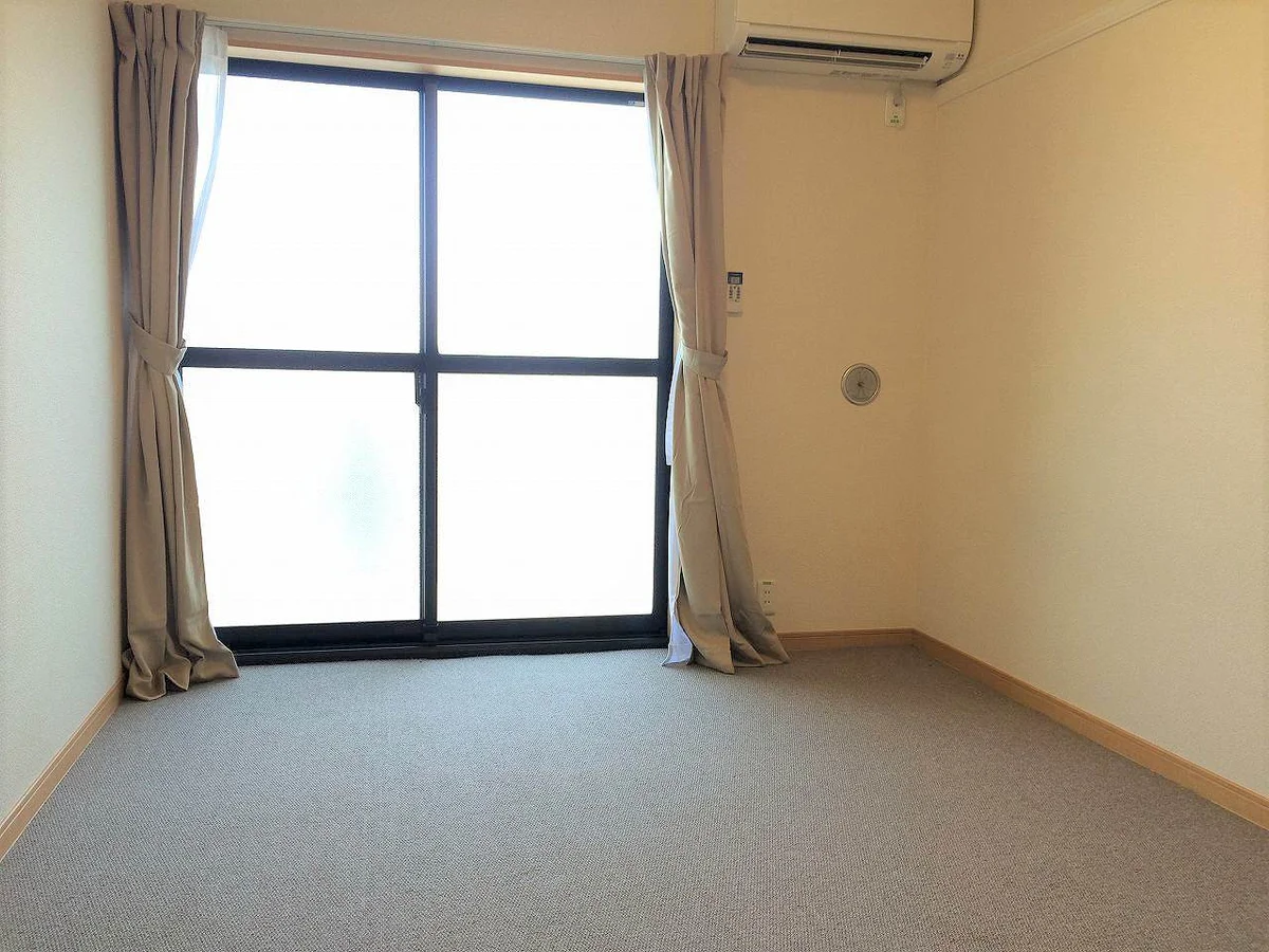 お部屋によって絨毯の種類・家電のメーカー等が異なります