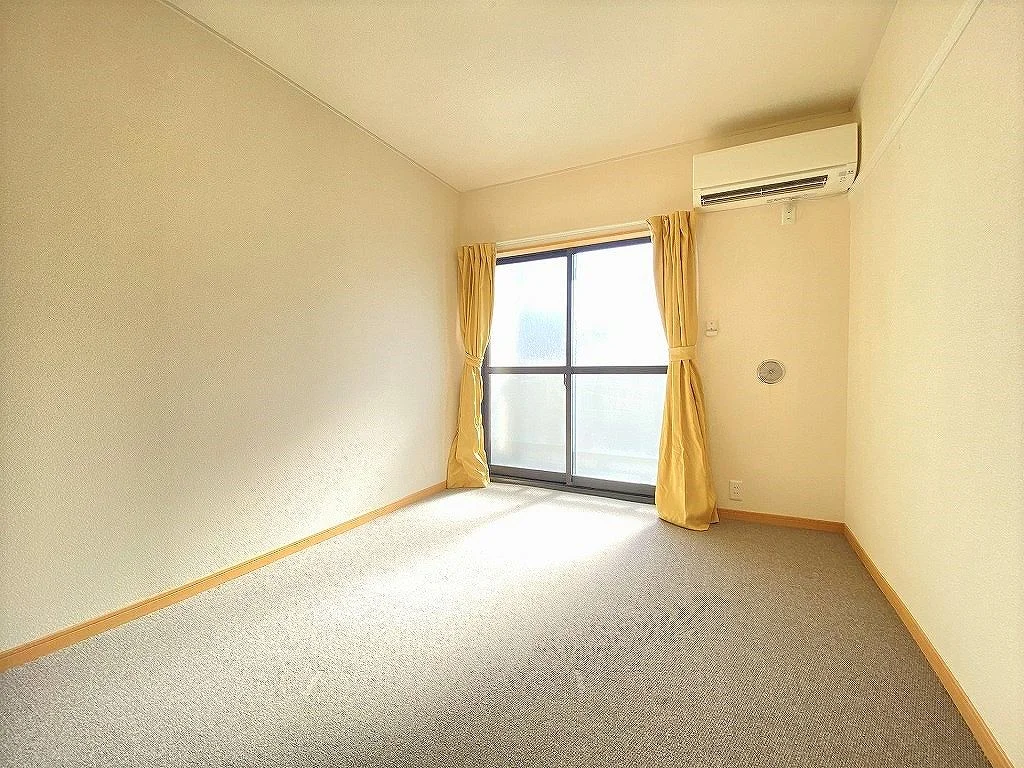 お部屋によって絨毯の種類・家電のメーカー等が異なります