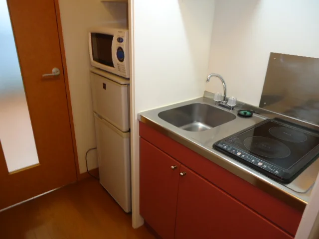 ラジエントヒーターのコンロです。火が出ないので安全です。