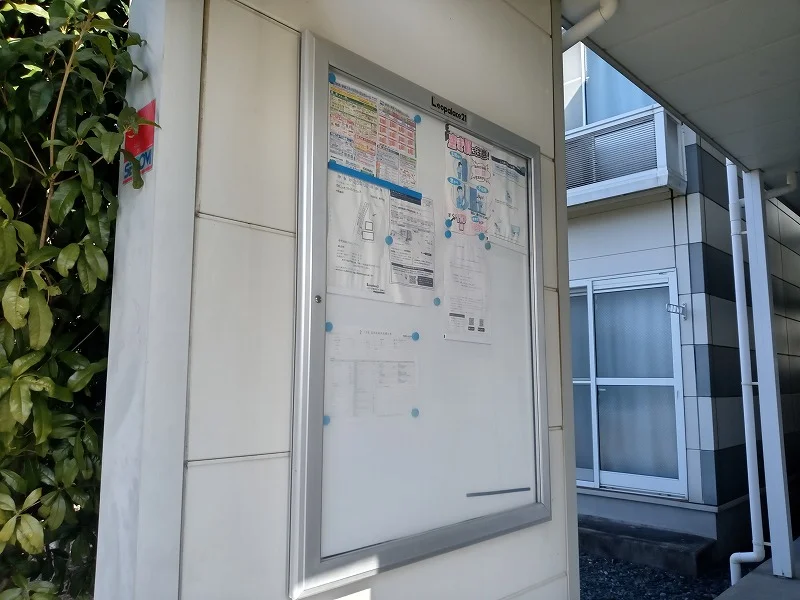 廊下1F インフォメーションボード