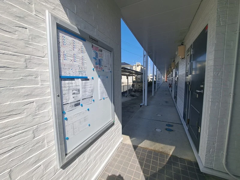 インフォメーションボード　廊下