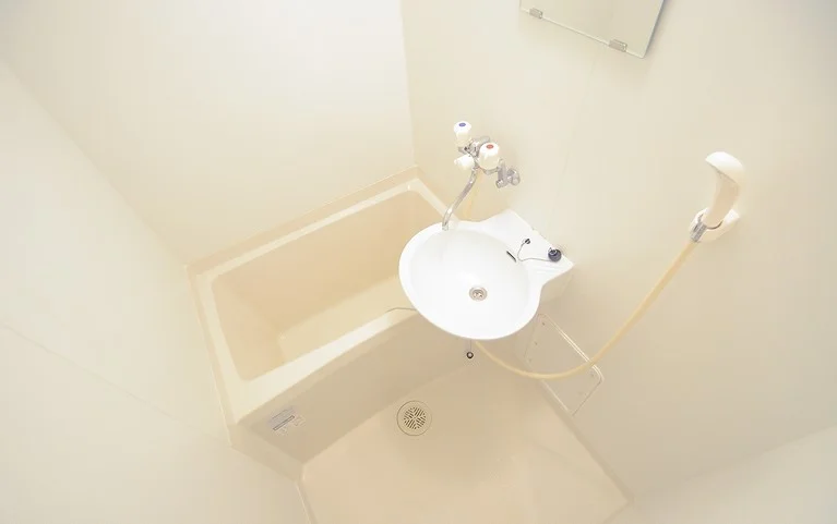 シャワー付きバスルーム