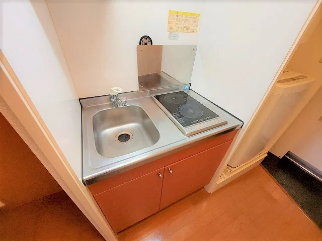 電気コンロ2口設置済み　すぐに使用出来ます。