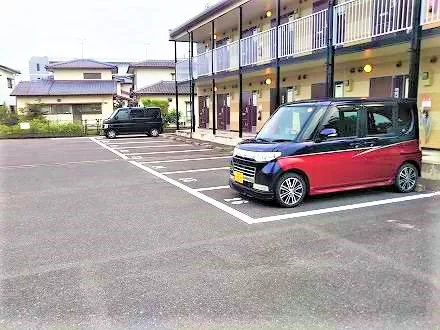 敷地内駐車場　空車状況はお問合せ下さい。