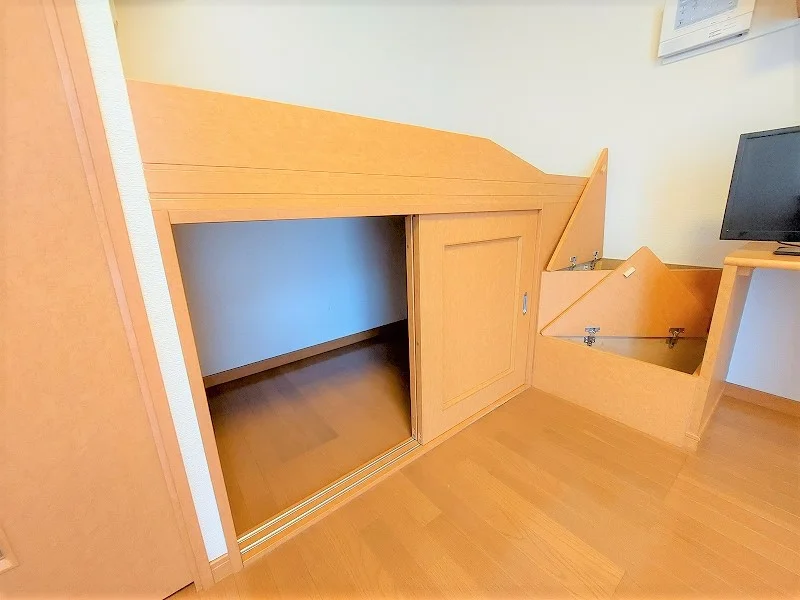 ベッド下収納でお部屋がスッキリ片付きます。