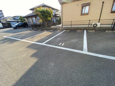 敷地内駐車場　空車状況はお問合せ下さい。