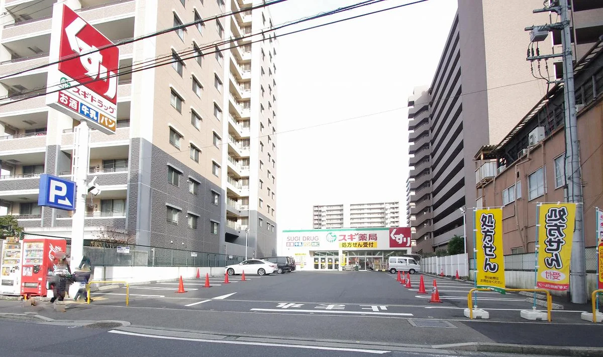 徒歩約9分の距離にドラッグストア有☆