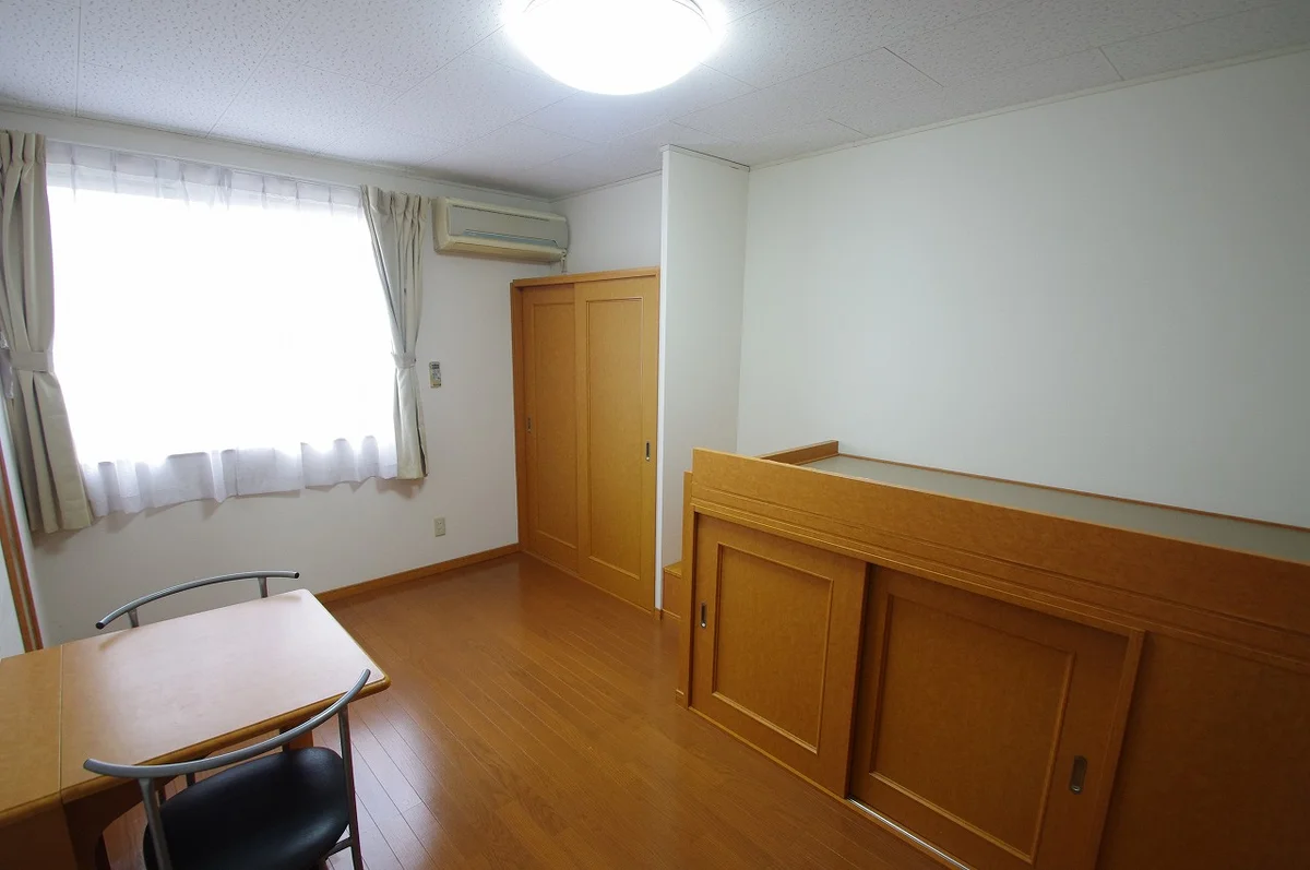 テーブルは折りたたみができます