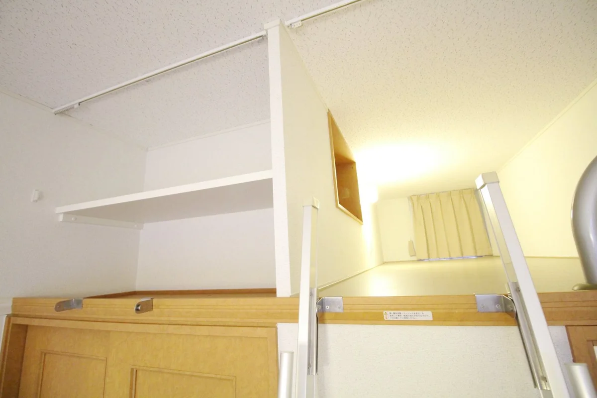 ロフトスペース横には大型収納棚が付いています♪