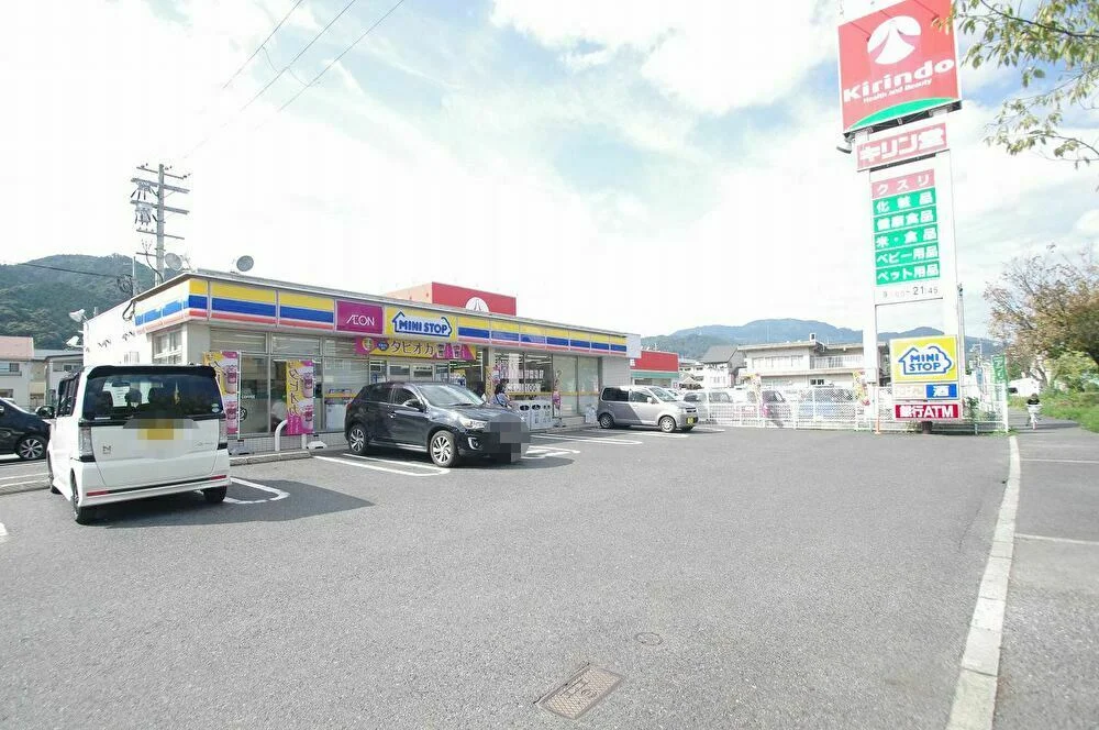 物件から約300ｍの距離です。