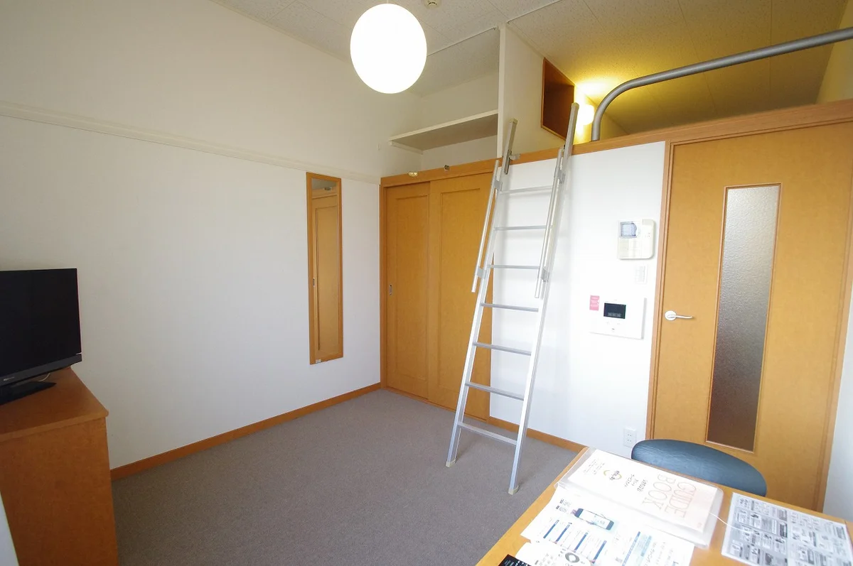 ロフトタイプで天井が高く、開放的な空間です。