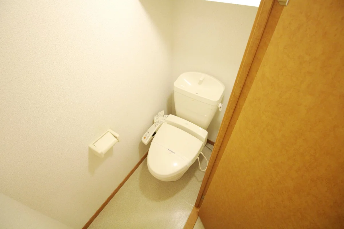温水洗浄便座も付いて快適です。