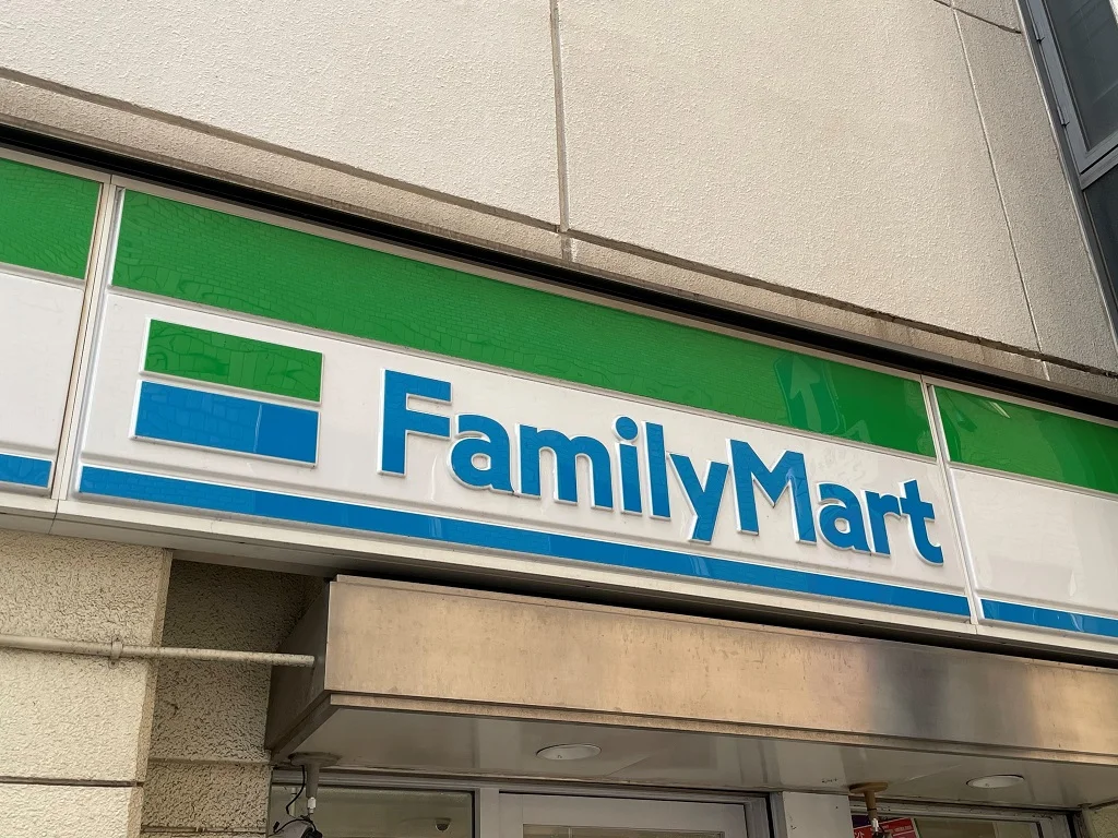 最寄りのコンビニまで徒歩15分（1.2ｋｍ）です。