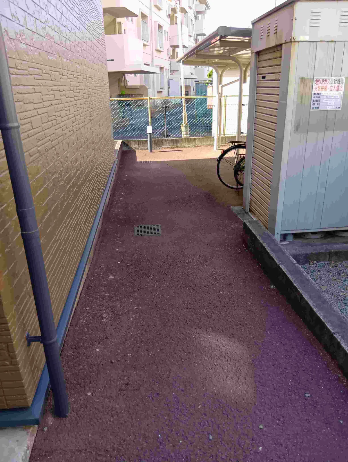 駐輪場への通路