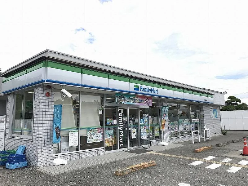 ファミリーマート まで142メートル（徒歩2分）