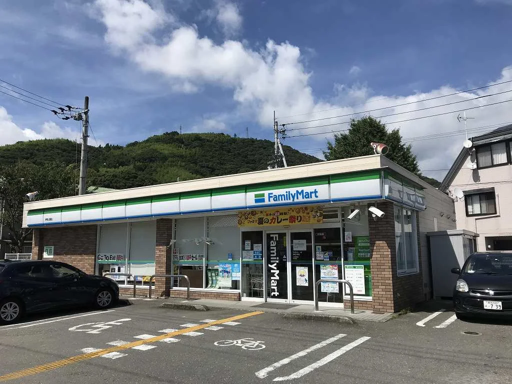 ファミリーマート伊野公園店まで1420m(徒歩19分)