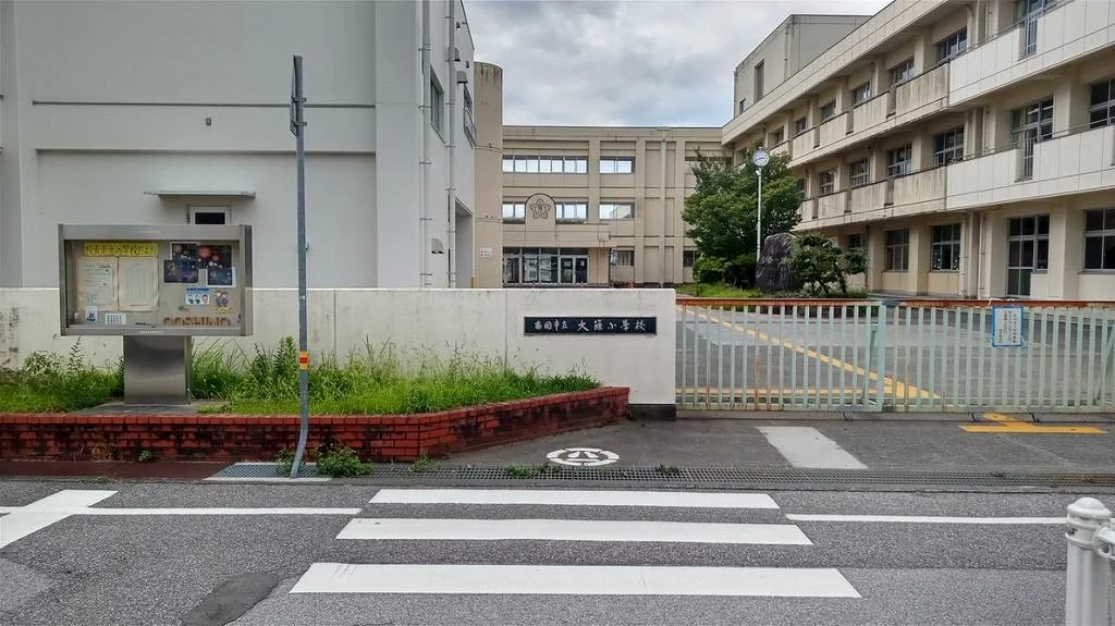 大篠小学校まで1040メートル（徒歩14分）