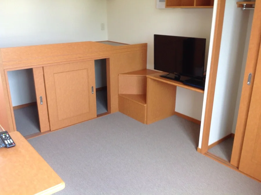 ロフト下収納スペース