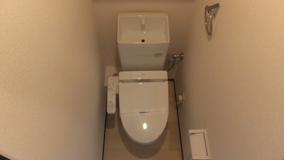 温水洗浄便座付きのトイレです