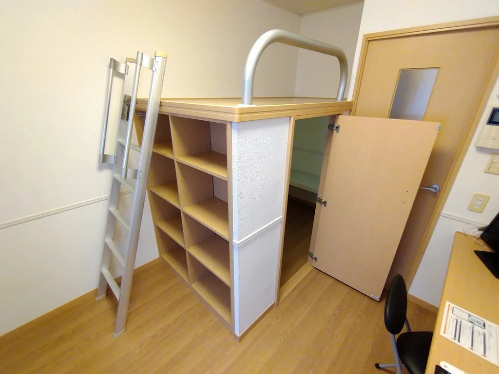 収納内ライト付き