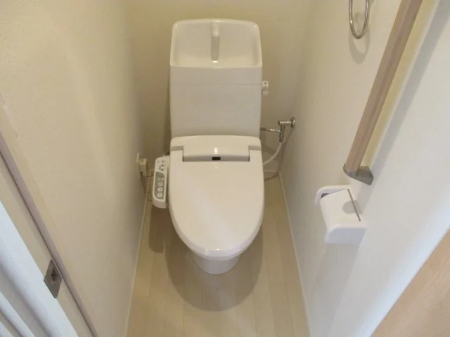 温水洗浄便座設置。１階のみ仕様違います。