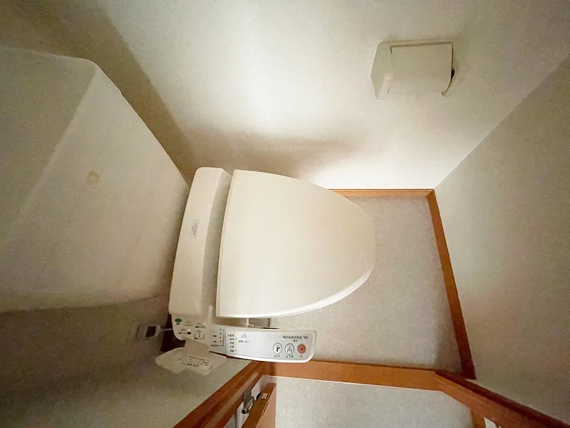 テーブル椅子2脚あり