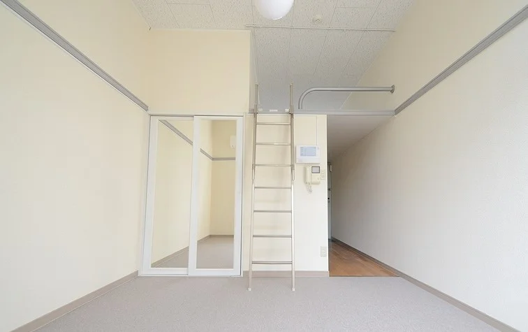 1階はフローリング、2階はじゅうたんです。