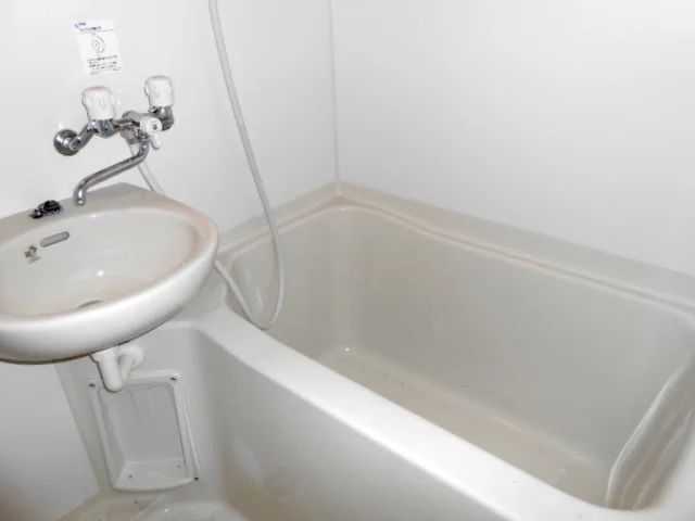 お風呂・トイレ分かれています☆シャンプー、リンス―、ボディーソープもご用意していますので、ぜひご利用ください◎♪