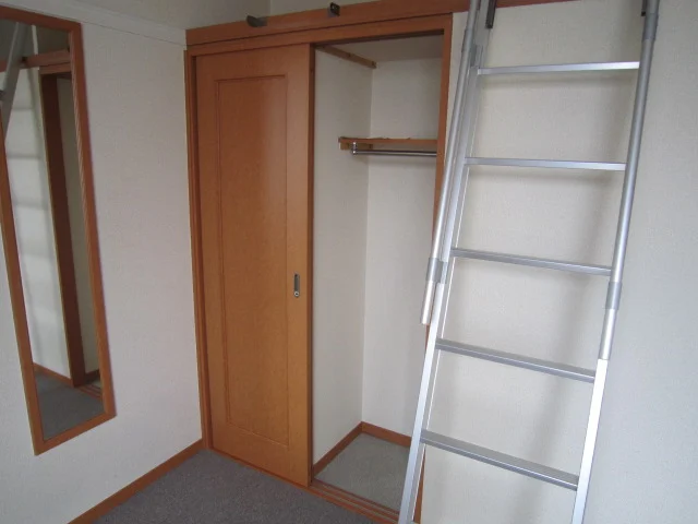 ポール付きのクローゼットです。