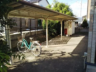 屋根付き駐輪場完備