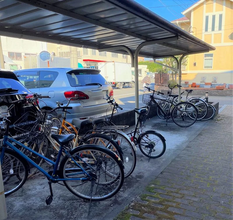 屋根付き駐輪場完備