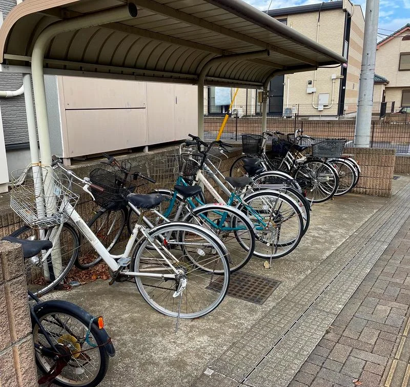 屋根付き駐輪場完備