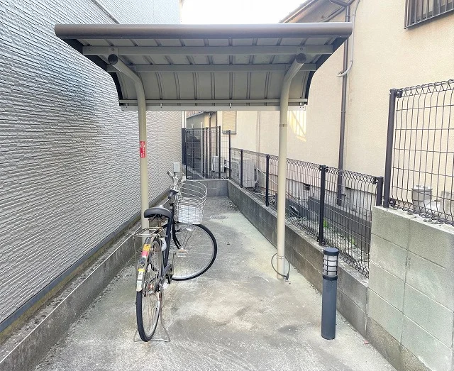 屋根付き駐輪場完備