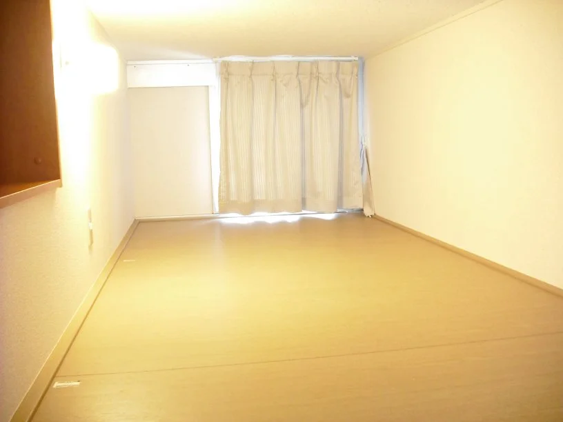 小窓付きの快適なロフト空間♪