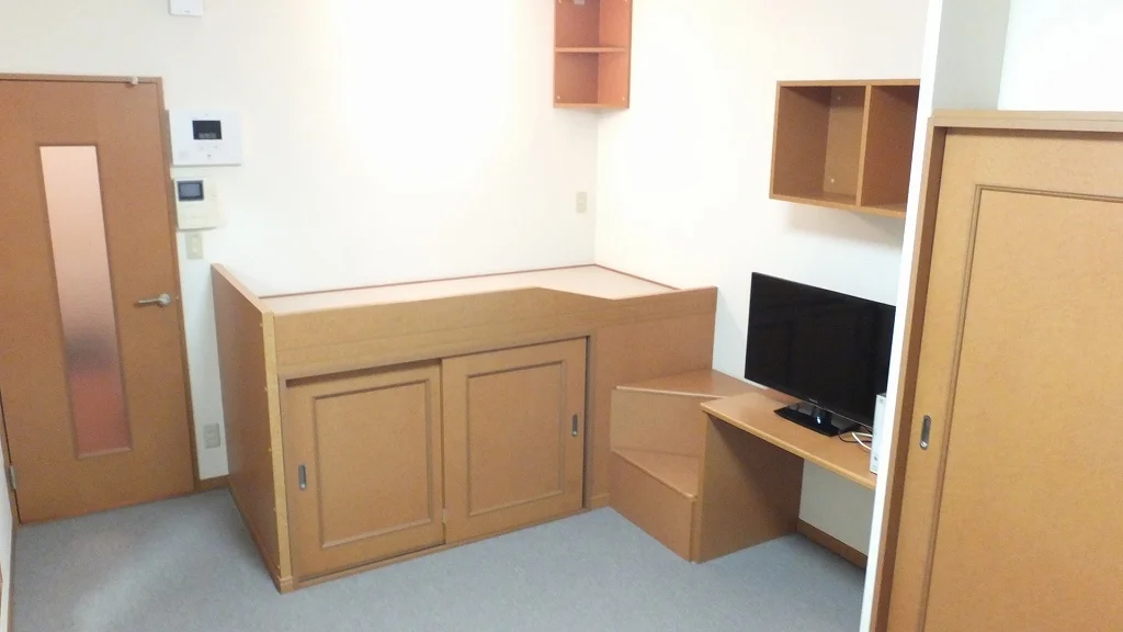 2Fの床面は、カーペット敷きです。