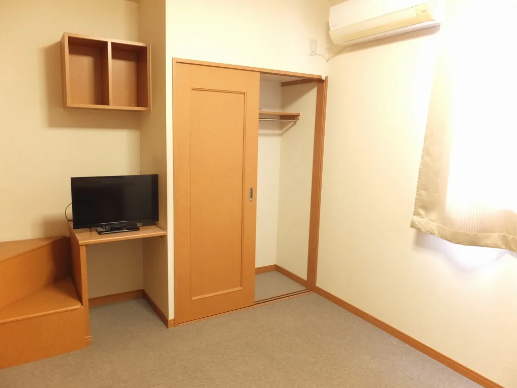 ポール付きの収納クローゼット