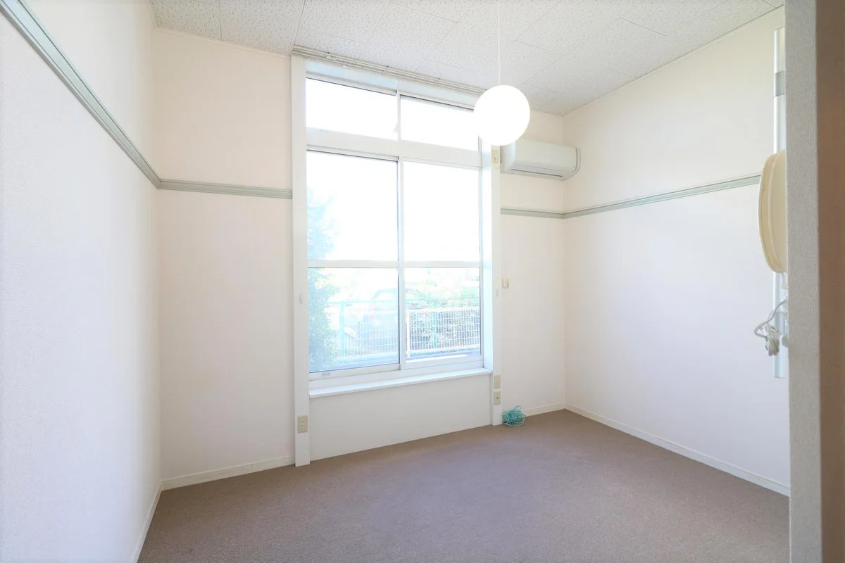 （※一部の号室では家具家電なし）１Ｆ・２Ｆともに絨毯仕様